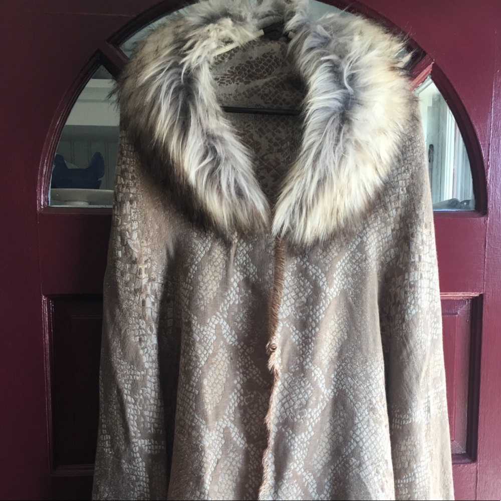 Women Faux Fur Shawl/Cape size L-XL